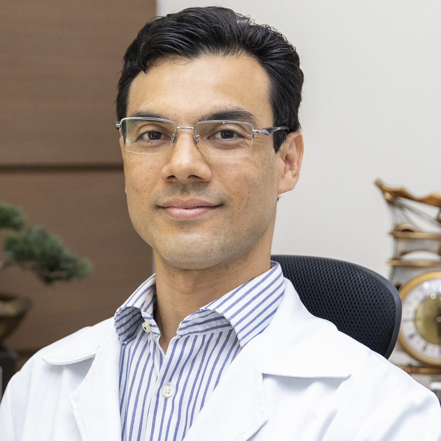 Dr. Matheus Takey, médico neurocirurgião